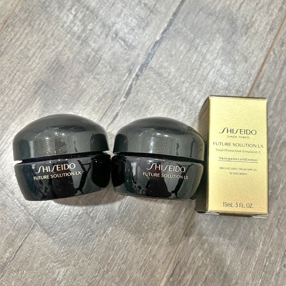 Shisheido Future Solution LX Deluxe Sample Bundle